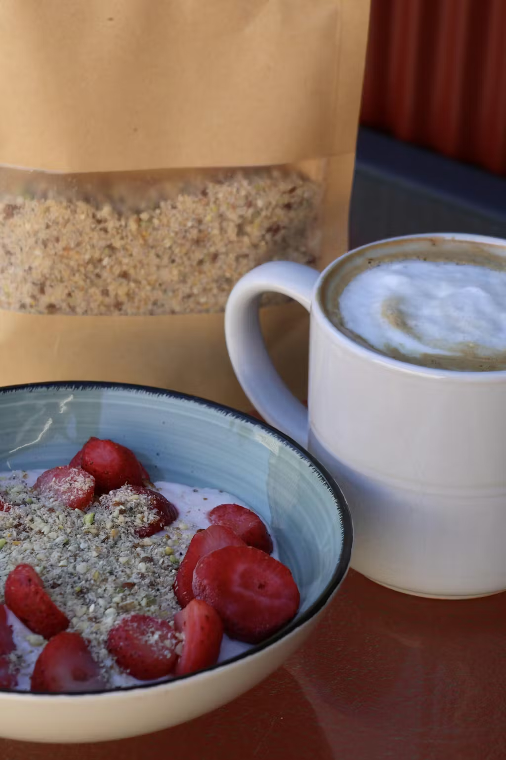 Jorge uses Digestion Blend β With kefir + strawberries